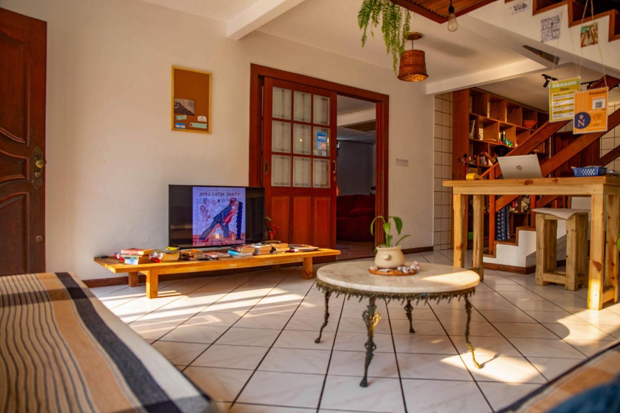 Albergue Nomades - Adventure & Coworking *